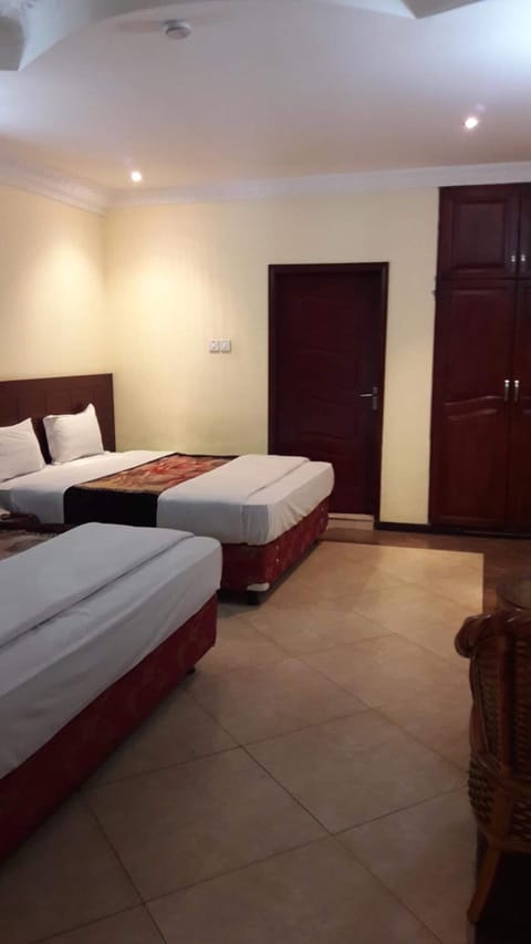 Executive Double Room | Desk, blackout drapes, soundproofing, free WiFi