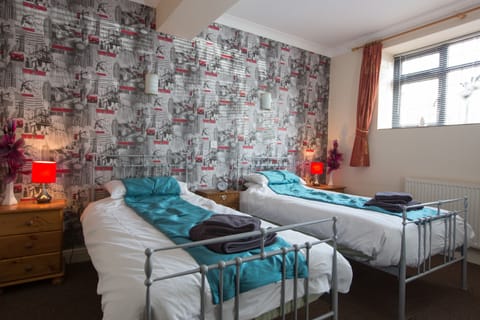 Twin Room, Ensuite (Disabled Facilities) | WiFi