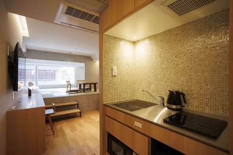 Japanese Modern Twin | Private kitchen | Mini-fridge, microwave, stovetop, electric kettle