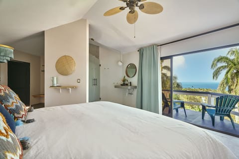 King Room Balcony with ocean view | Free WiFi