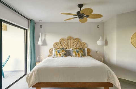 King Room Balcony with ocean view | Free WiFi