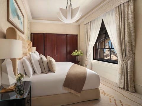 Suite, Corner | Premium bedding, down comforters, memory foam beds, minibar