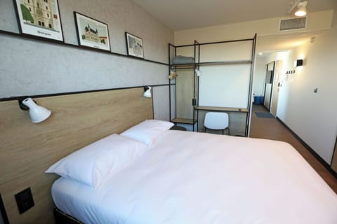 Standard Room, 1 Double Bed | Desk, free WiFi, bed sheets