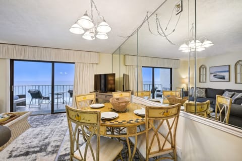 Condo, 1 Bedroom, Ocean View (SU1118 - 1.5 Bathrooms) | Dining room