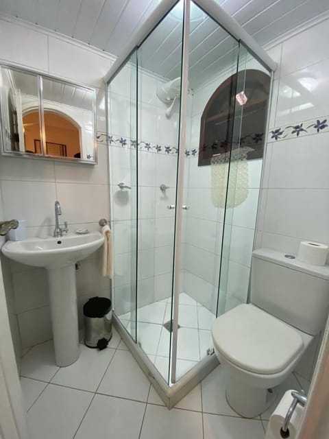 Deluxe Double Room | Bathroom | Shower, rainfall showerhead, designer toiletries, hair dryer