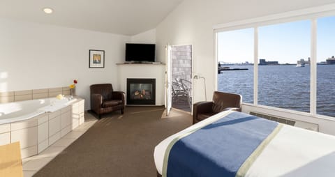 Junior Suite, 1 Queen Bed, Hot Tub, Bay View | Premium bedding, soundproofing, iron/ironing board, free WiFi