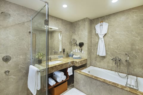 Executive Suite | Bathroom | Shower, rainfall showerhead, designer toiletries, hair dryer