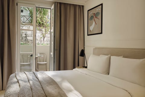 Standard Double Room with Terrace | In-room safe, soundproofing, free WiFi, bed sheets