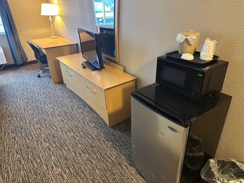 Down comforters, in-room safe, desk, iron/ironing board