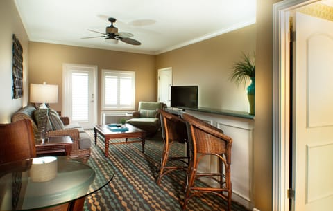 Suite, 1 King Bed (Master Plaza Suites) | In-room safe, individually decorated, individually furnished