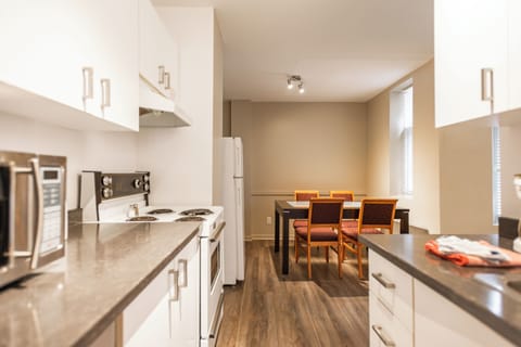 Suite, 2 Bedrooms | Private kitchen | Fridge, microwave, coffee/tea maker