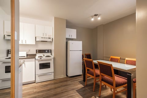 Suite, 2 Bedrooms | Private kitchen | Fridge, microwave, coffee/tea maker