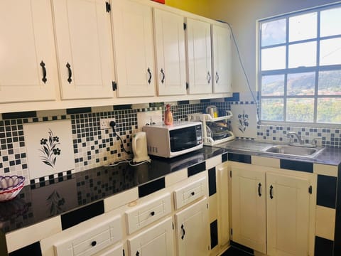 Comfort Studio Suite, 1 Bedroom, Non Smoking | Private kitchen | Fridge, microwave, cookware/dishes/utensils, cleaning supplies