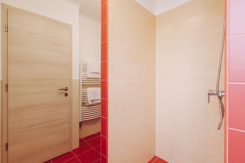 Deluxe Double or Twin Room | Bathroom | Shower, hair dryer, slippers, towels