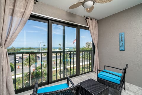 Condo, 2 Bedrooms | Interior