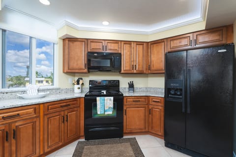 Condo, 2 Bedrooms | Private kitchen | Fridge, oven, coffee/tea maker