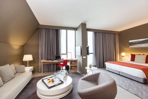 Junior Suite | Premium bedding, minibar, in-room safe, desk