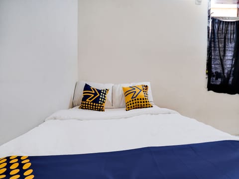 Basic Double Room | Free WiFi, bed sheets