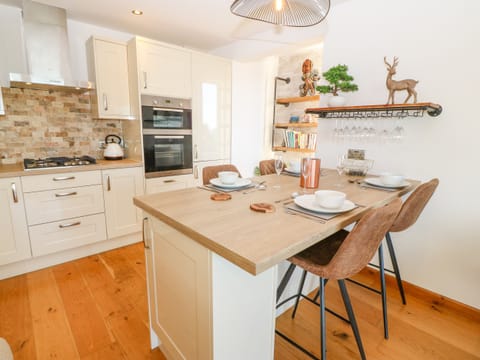 Fridge, dishwasher, electric kettle, toaster