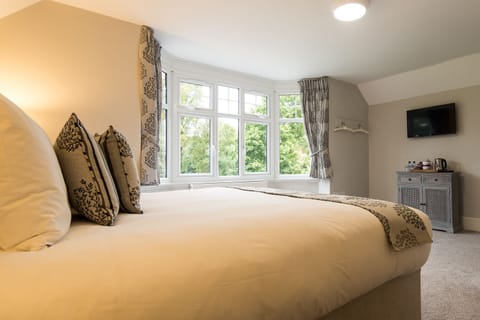 Family Suite | Individually decorated, blackout drapes, iron/ironing board, free WiFi