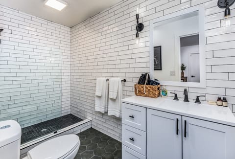 Studio | Bathroom | Shower, hair dryer, bathrobes, towels