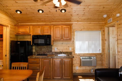 Cabin, Multiple Beds, Non Smoking, Kitchen (Linens available, No Pets Allowed) | Private kitchen | Fridge, microwave, stovetop, coffee/tea maker