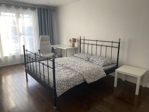 Signature Quadruple Room | Free WiFi, bed sheets