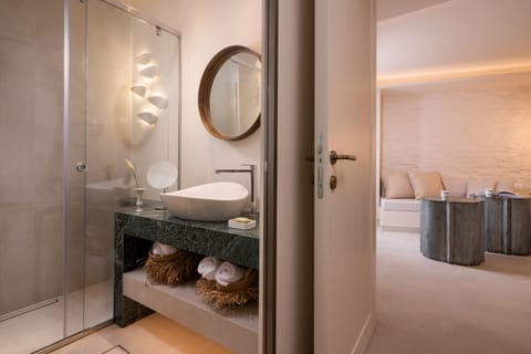 Skyfall Suite | Bathroom | Shower, rainfall showerhead, free toiletries, hair dryer