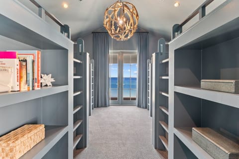 House, 5 Bedrooms | Interior