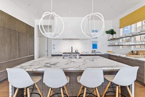 House, 5 Bedrooms | Dining