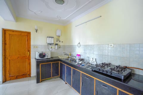 Deluxe Apartment | Private kitchen | Fridge, stovetop, electric kettle, dining tables