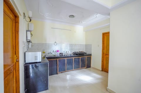 Deluxe Apartment | Private kitchen | Fridge, stovetop, electric kettle, dining tables