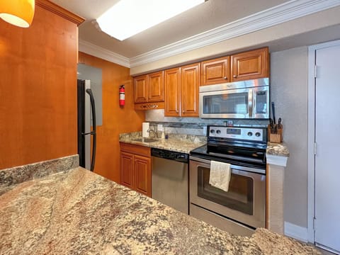 Premium Apartment, 2 Bedrooms, Oceanfront | Private kitchen | Full-size fridge, microwave, oven, stovetop