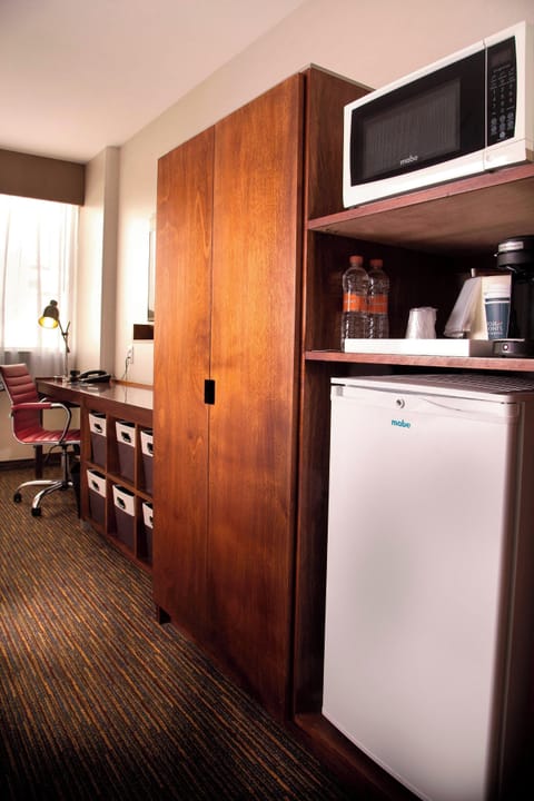 Room, 1 King Bed | Premium bedding, minibar, in-room safe, desk