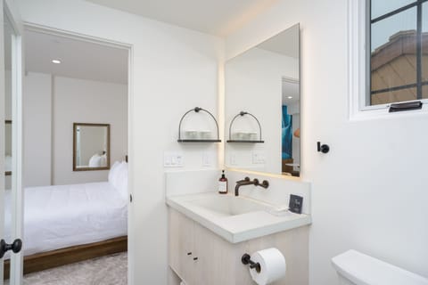 Luxury Room | Bathroom | Hair dryer, towels, soap, shampoo