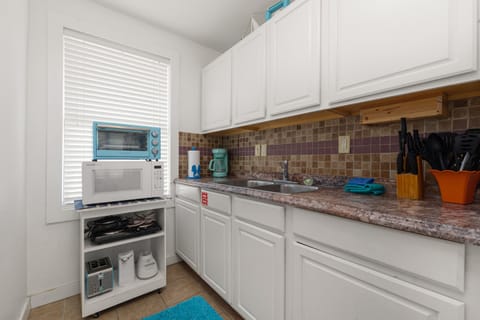 Condo, 1 Queen Bed, Kitchen, Beach View (Cottage C - Pet Friendly) | Private kitchen | Fridge, microwave, oven, stovetop