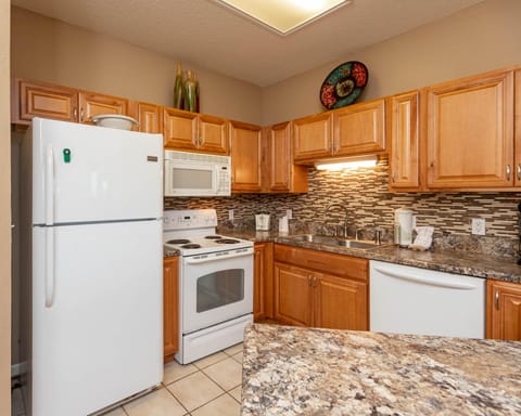 Condo, 2 Bedrooms | Private kitchen | Fridge, oven, coffee/tea maker, toaster