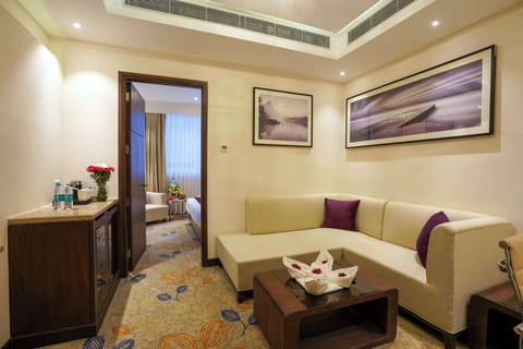 Suite, 1 King Bed, Non Smoking (Separate Living Room) | In-room safe, iron/ironing board, free WiFi, bed sheets