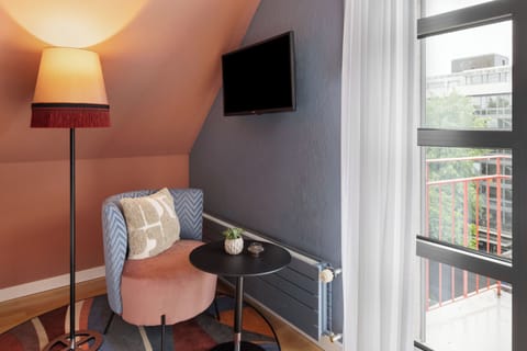 Single Room | In-room safe, desk, free WiFi, bed sheets