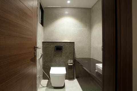 Superior Room | Bathroom | Shower, rainfall showerhead, designer toiletries, towels