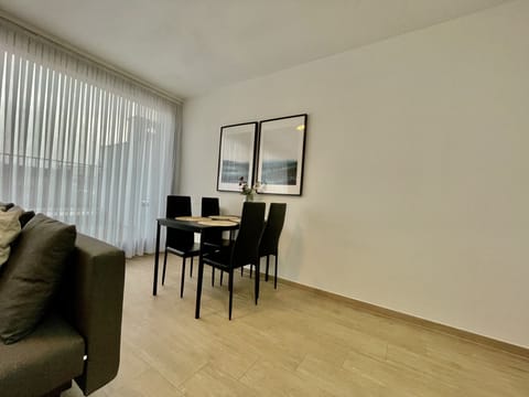 Apartment, 1 Bedroom | Dining room