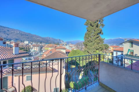 Family Apartment, 2 Bedrooms (Laura's Cozy Apartment Stresa Center) | Balcony view