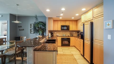 Deluxe 2 Bedrooms 2.5 Bath Condo, Waterview | Private kitchen | Fridge, microwave, oven, stovetop