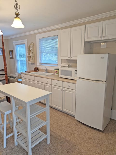 Garden View Room | Private kitchenette