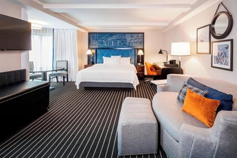 Junior Suite, 1 Bedroom | Premium bedding, pillowtop beds, in-room safe, desk