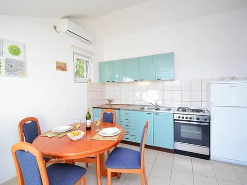 Apartment (One Bedroom Apartment with Sea View a) | Private kitchen | Fridge