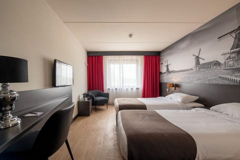 Deluxe Room, 2 Twin Beds | In-room safe, desk, iron/ironing board, free cribs/infant beds