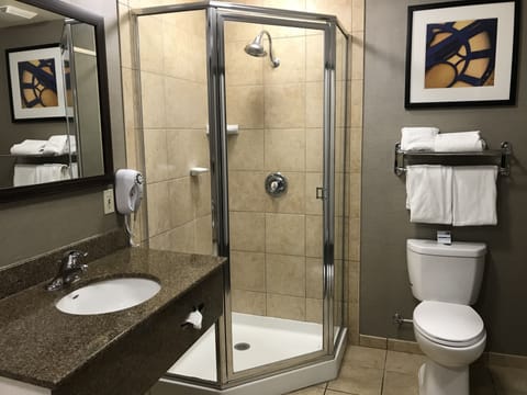 Combined shower/tub, designer toiletries, hair dryer, towels