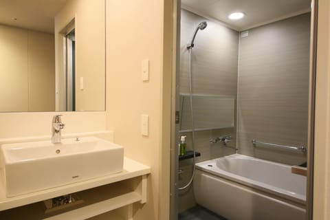 Separate tub and shower, deep soaking tub, free toiletries, hair dryer