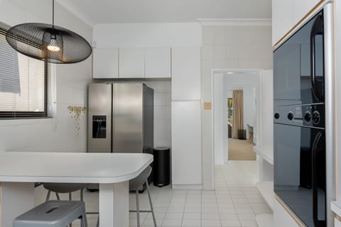 Design Apartment | Private kitchen | Fridge, microwave, oven, stovetop